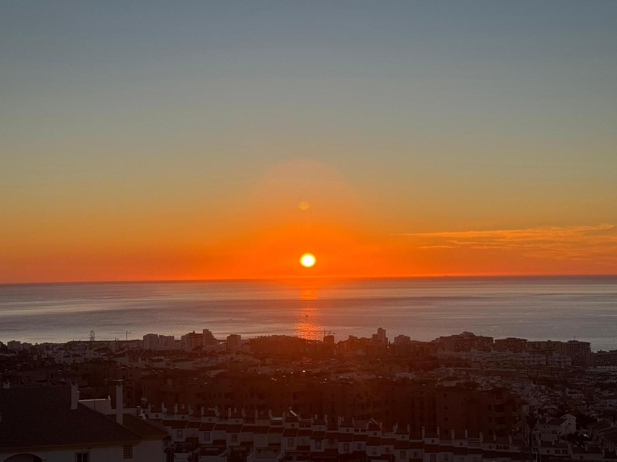 Peaceful Studio With Amazing Sea Views And Free Parking Benalmádena Kültér fotó